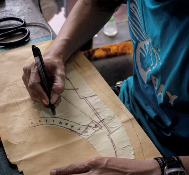 What should you pay attention to when customizing shoes?